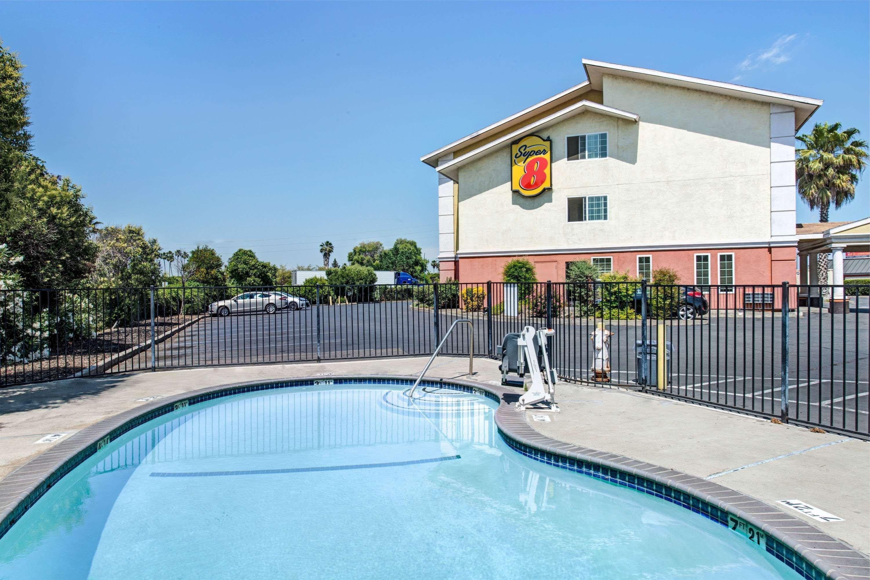 מלון Freeport Super 8 By Wyndham Sacramento/Florin Rd מראה חיצוני תמונה