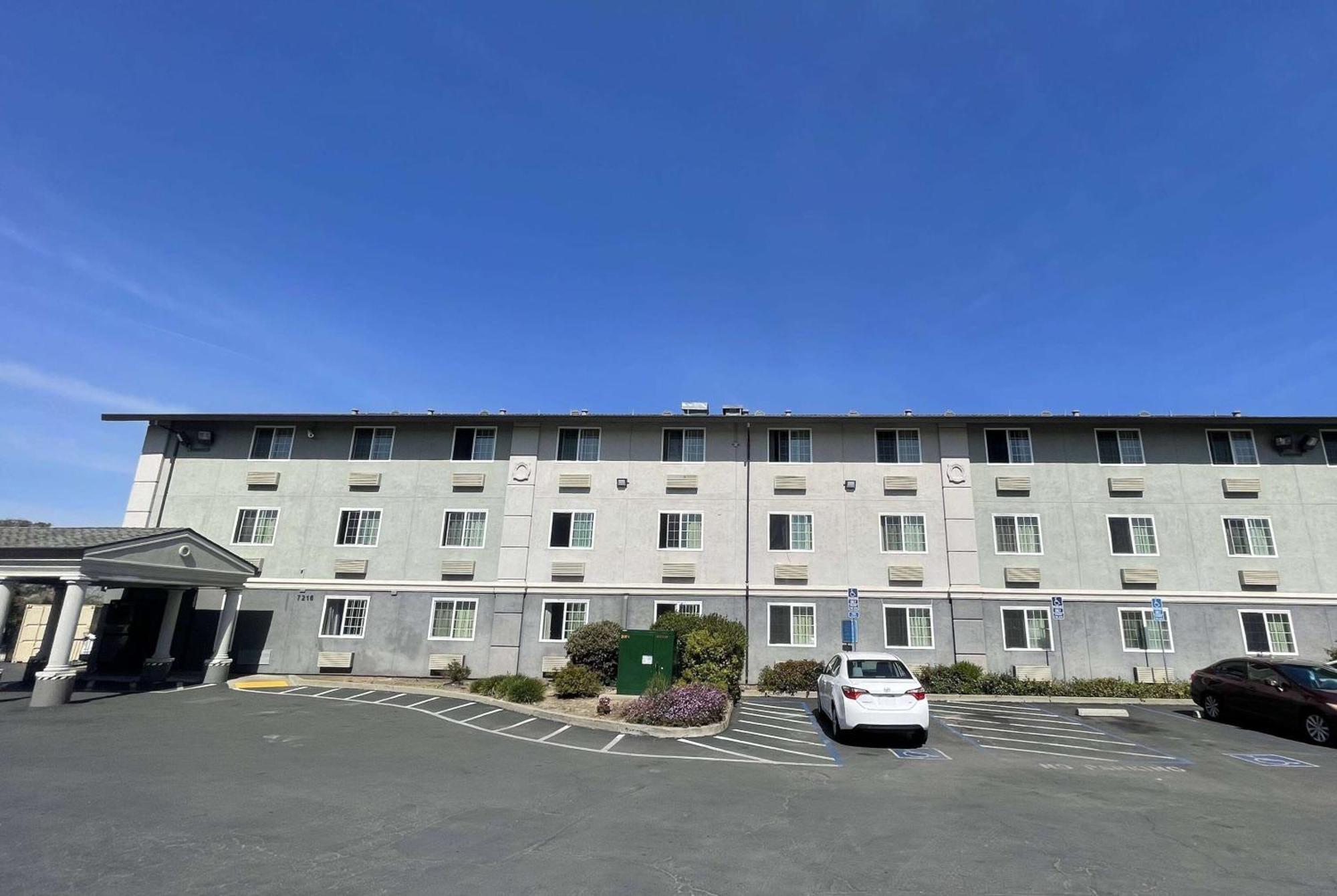 מלון Freeport Super 8 By Wyndham Sacramento/Florin Rd מראה חיצוני תמונה